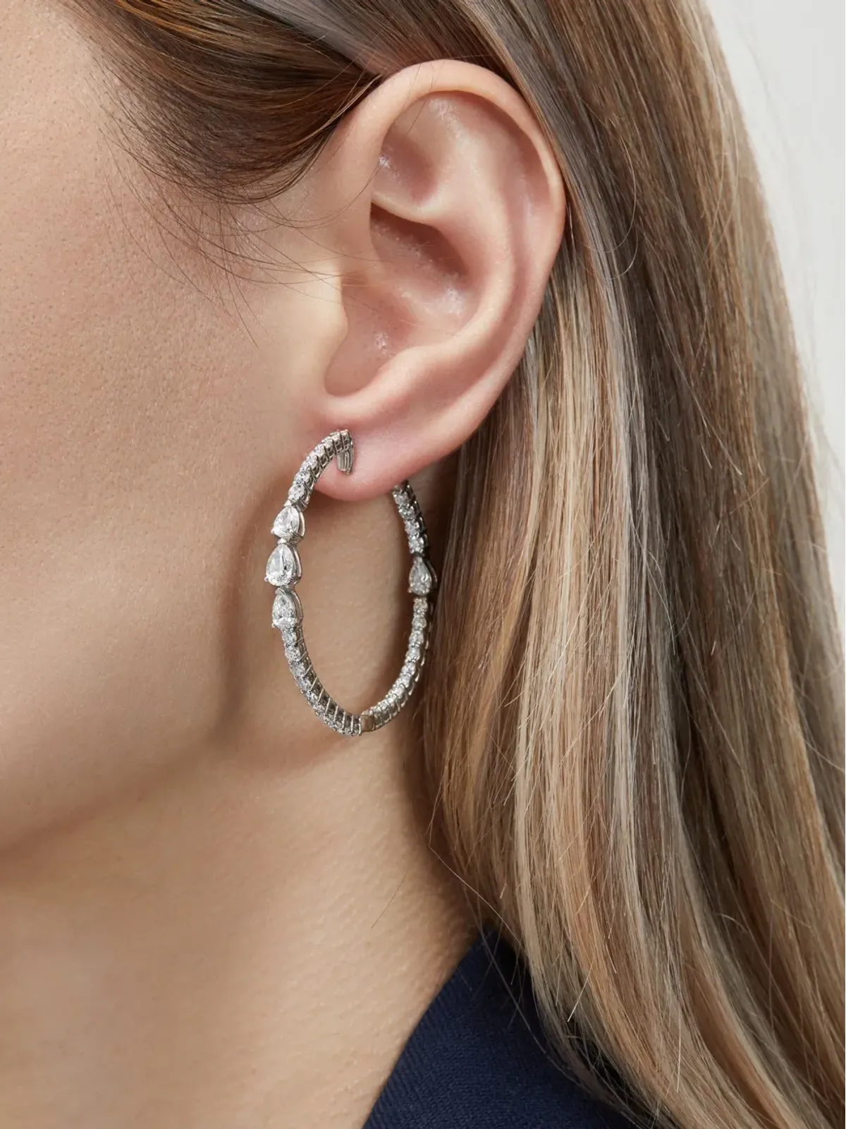 Jewels Aficionado 18ktホワイトゴールド ダイヤモンド イヤリング - 画像3