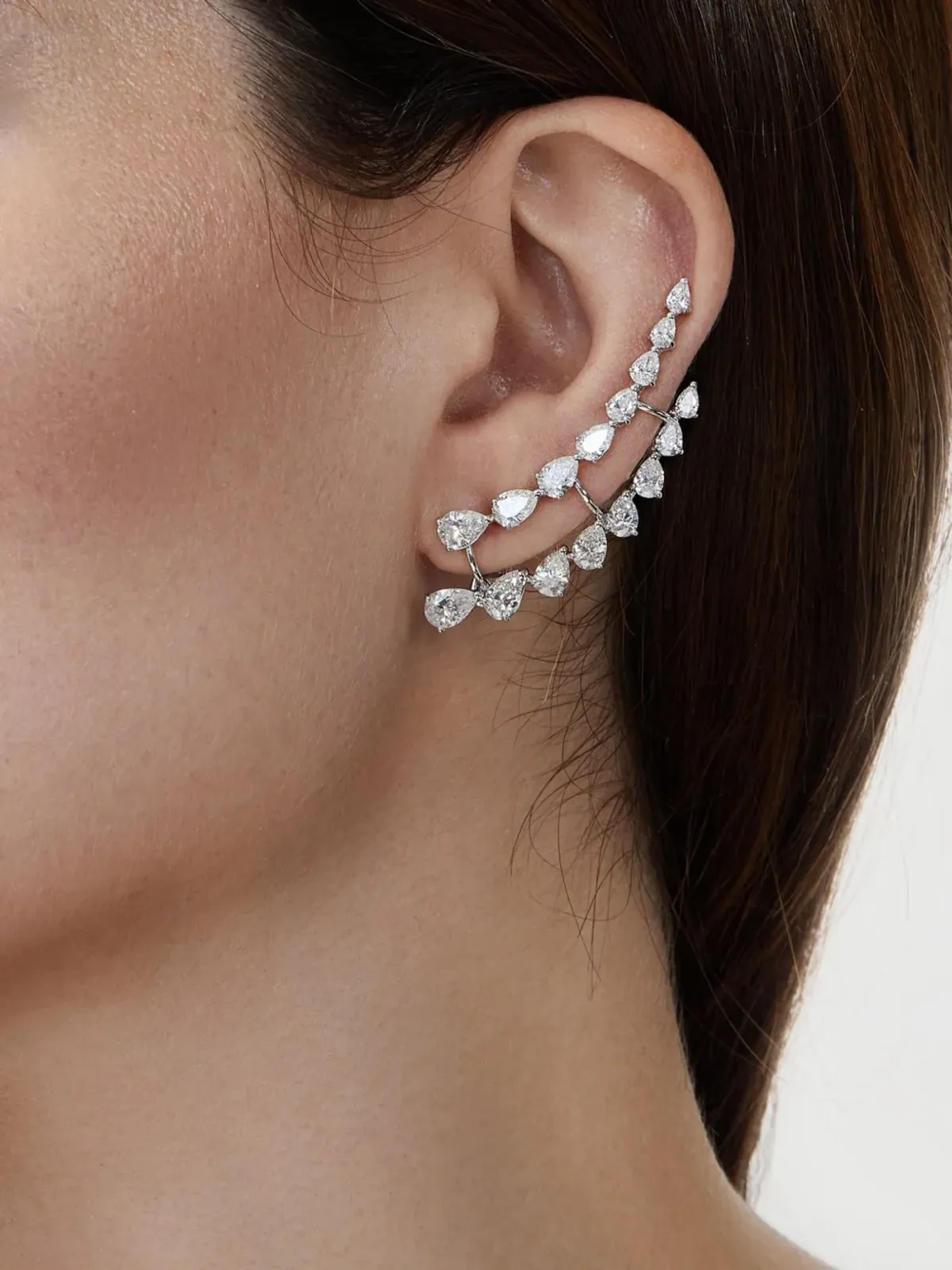 Jewels Aficionado 18ktホワイトゴールド ダイヤモンド イヤーカフス（シルバー） - 画像3