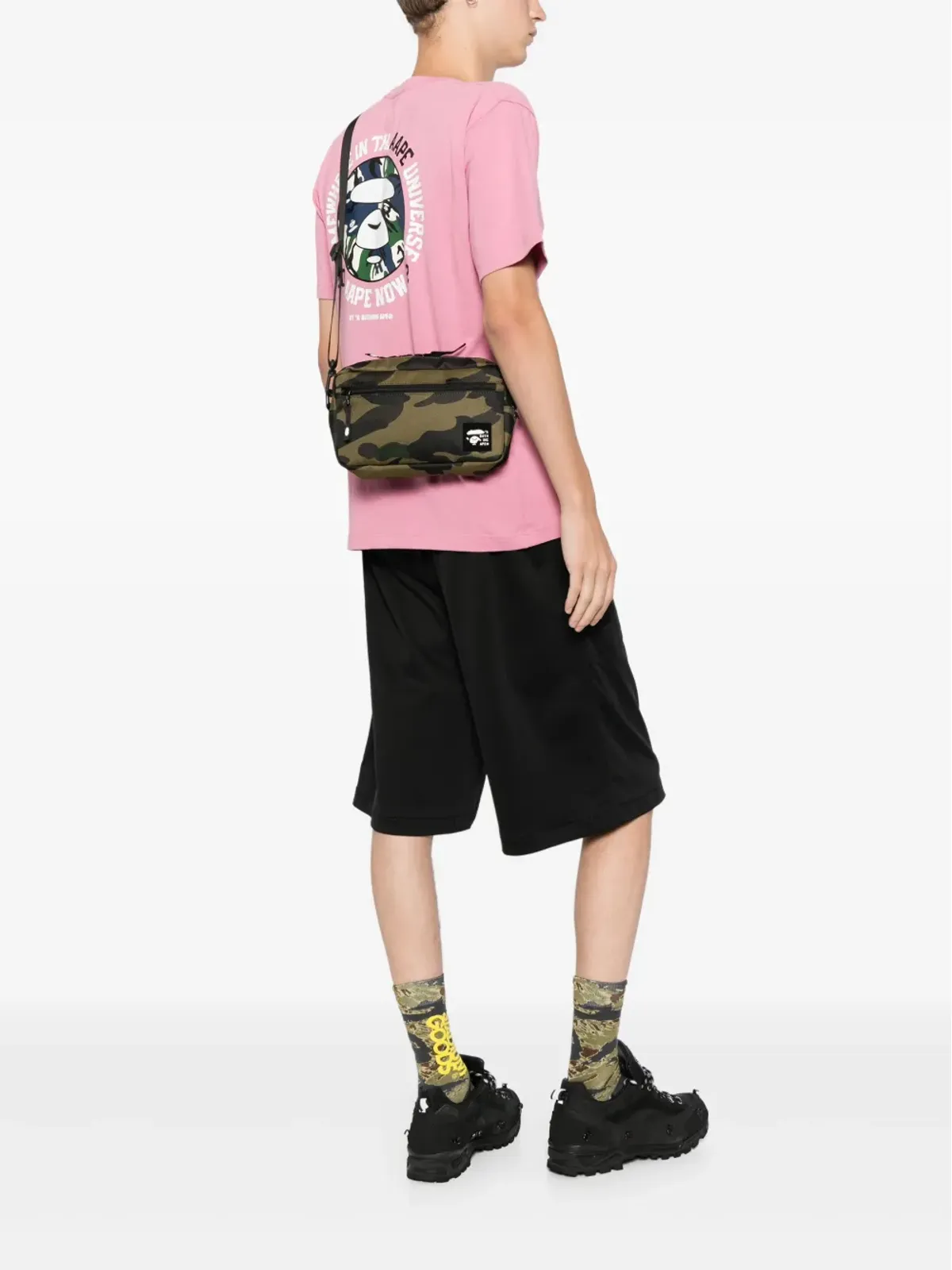 A BATHING APE® ミニ迷彩プリント メッセンジャーバッグ - 画像2