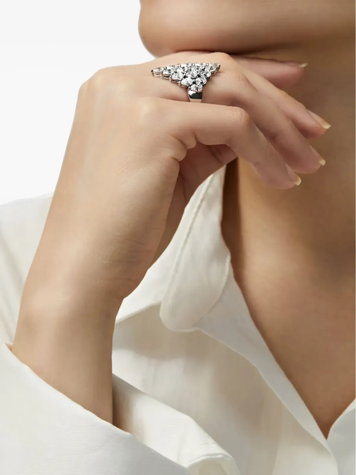 Jewels Aficionado 18ktホワイトゴールド シールド ダイヤモンド リング - 画像4