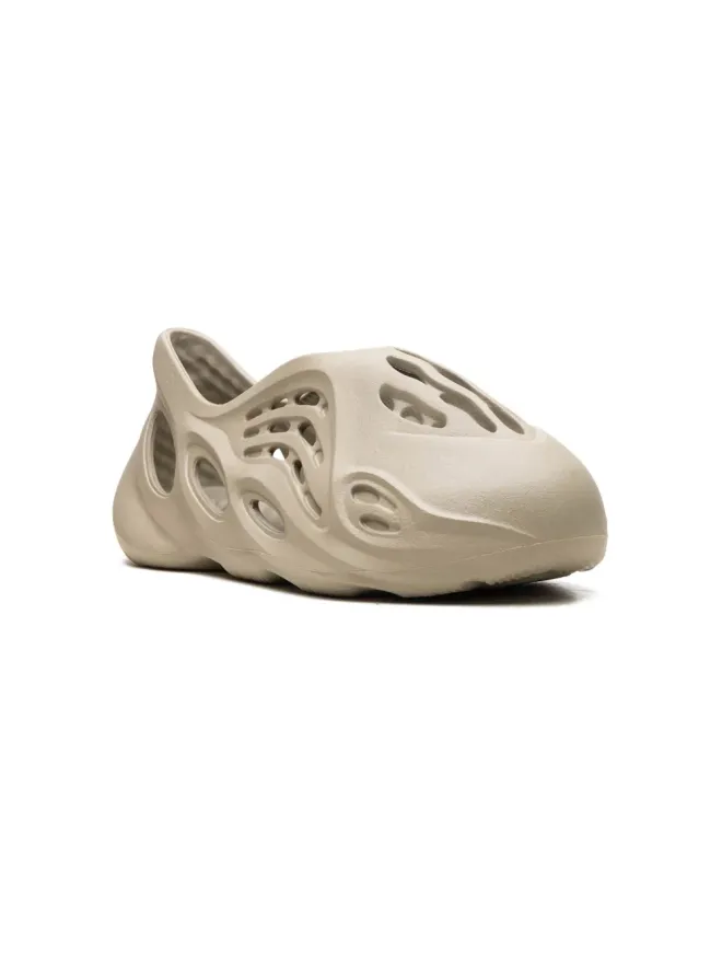 Adidas Yeezy Kids Adidas Yeezy Kids Foam Runner Stone Salt スニーカーの商品画像