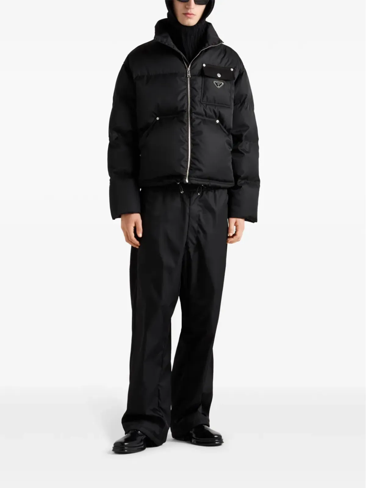 Prada クロップド トライアングルロゴ パディドジャケット ブラック - 画像2