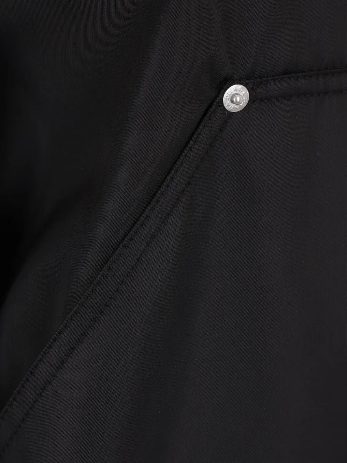 Prada Re-Nylon 三角ロゴ フード付きジャケット - ブラック - 画像3