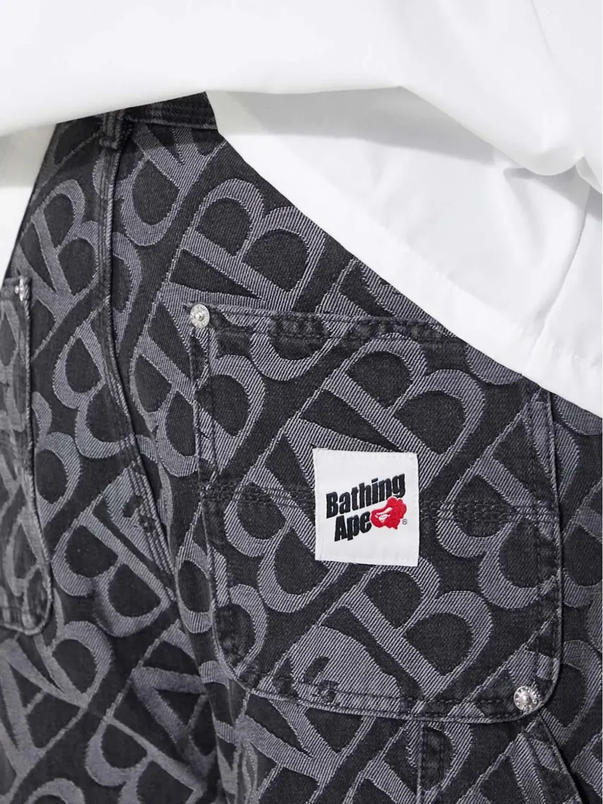 A BATHING APE® ロゴパターン カーペンタージーンズ ブラック - 画像5