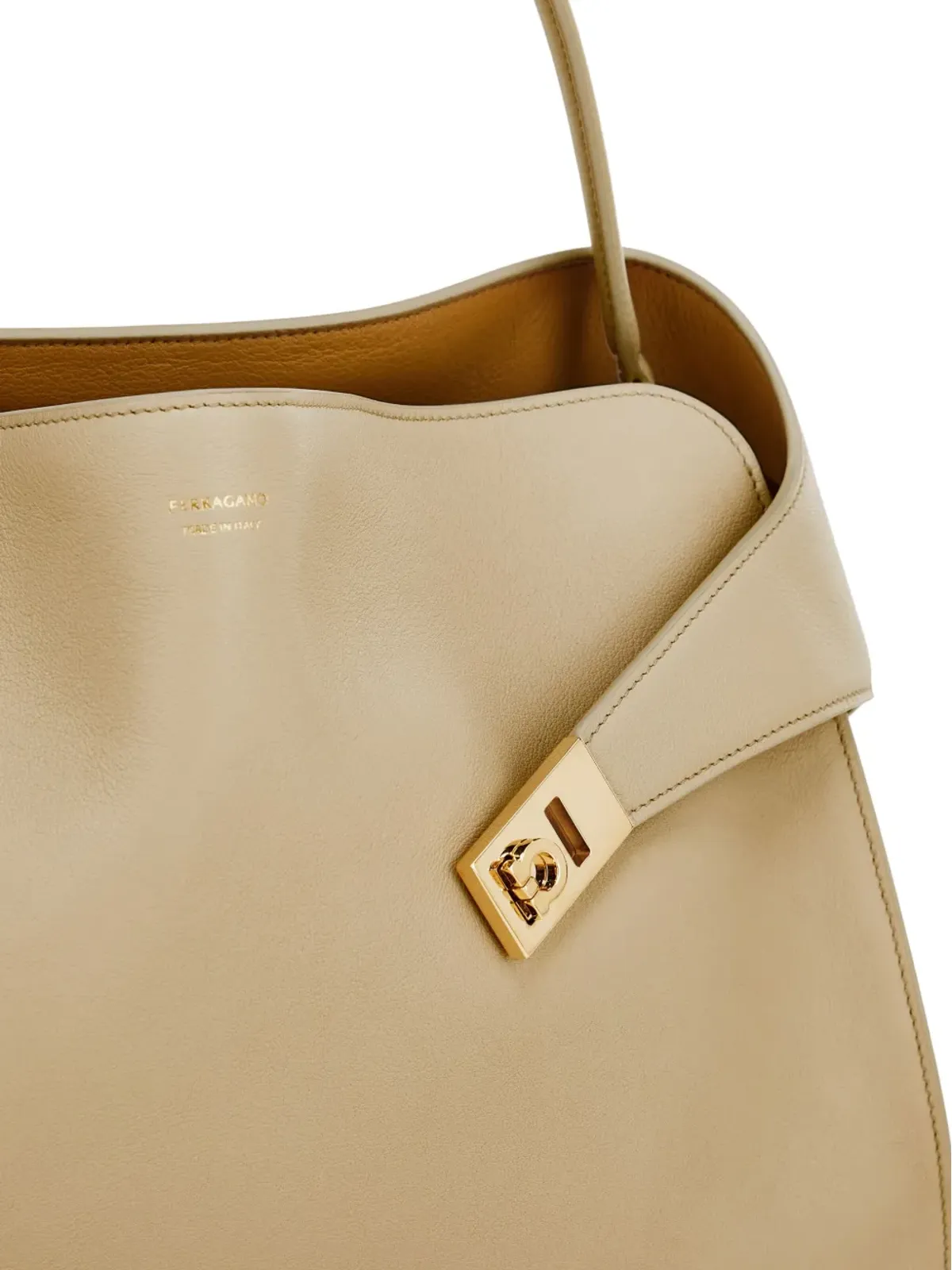 Ferragamo ミディアム ハグソフト ショルダーバッグ - ニュートラルカラー - 画像5