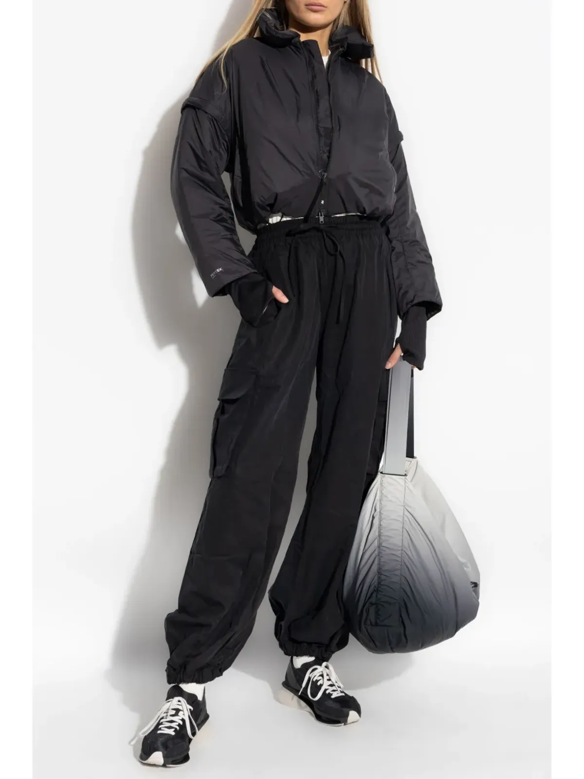 Y-3 クロップド丈パディッドジャケット ブラック - 画像2
