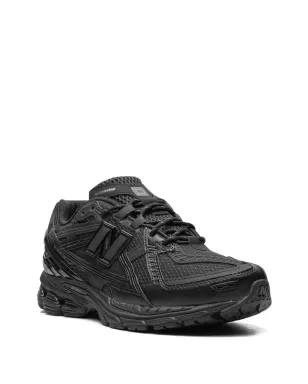 New Balance 1906 トリプルブラック スニーカー - サムネイル2