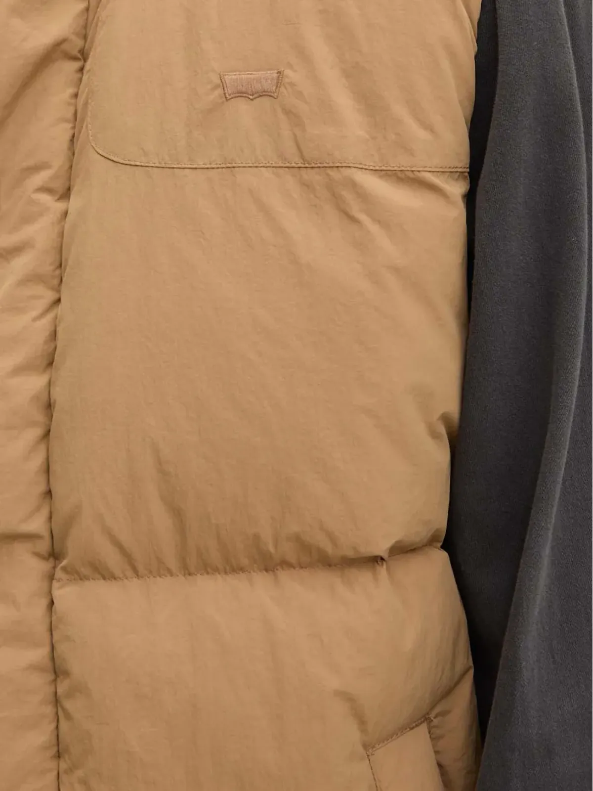 Levi's ロックリッジ ボタン付きキルティングジレ - 画像5