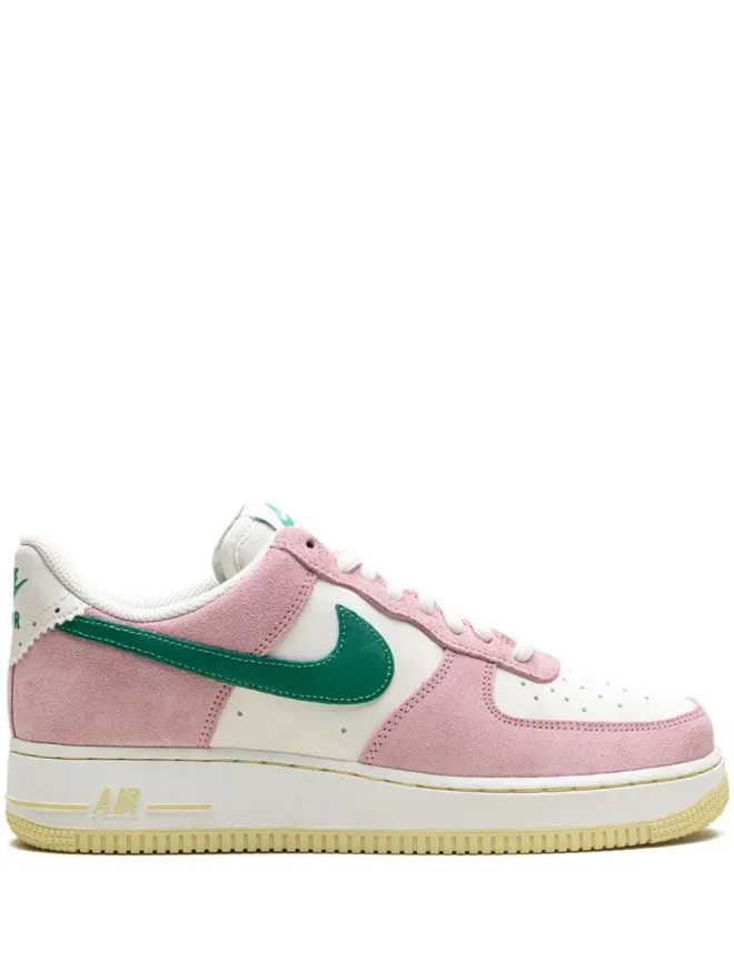 Nike Nike エアフォース1 '07 LV8 マラカイト スニーカーの商品画像