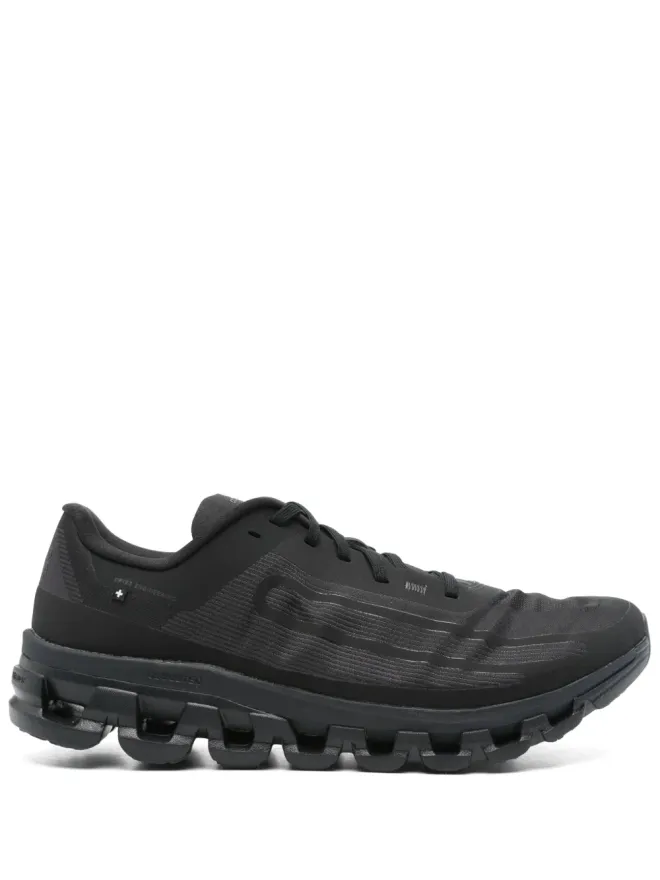 On On × IKON Cloudflow 4 スニーカーの商品画像