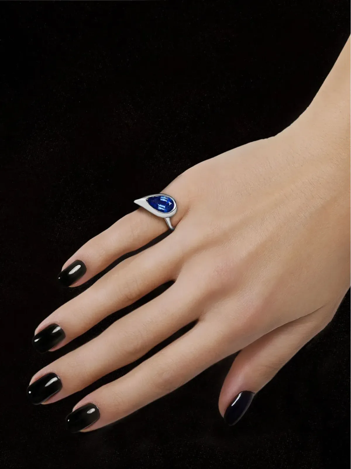 Jewels Aficionado 18Kホワイトゴールド ミカサファイア ピンキーリング - 画像3