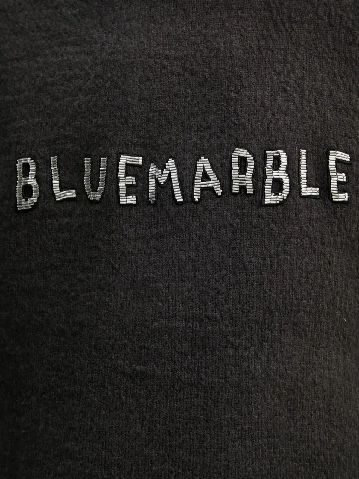 BLUEMARBLE エンベリッシュロゴ フード付きスウェットシャツ ブラック - 画像4