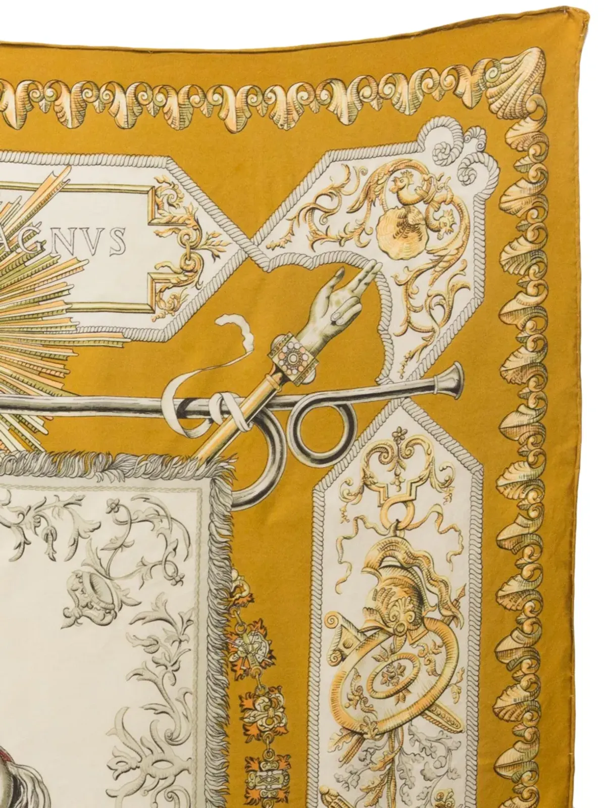 Hermès ビンテージ 1963年 Ludovicus Magnus F.de La Perrièreによる シルクスカーフ 黄色 - 画像3