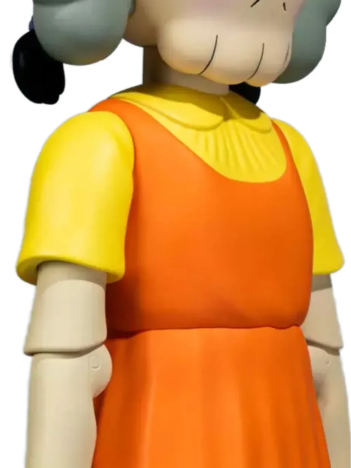 KAWS x Squid Game Young-Hee フィギュア オレンジ - 画像3