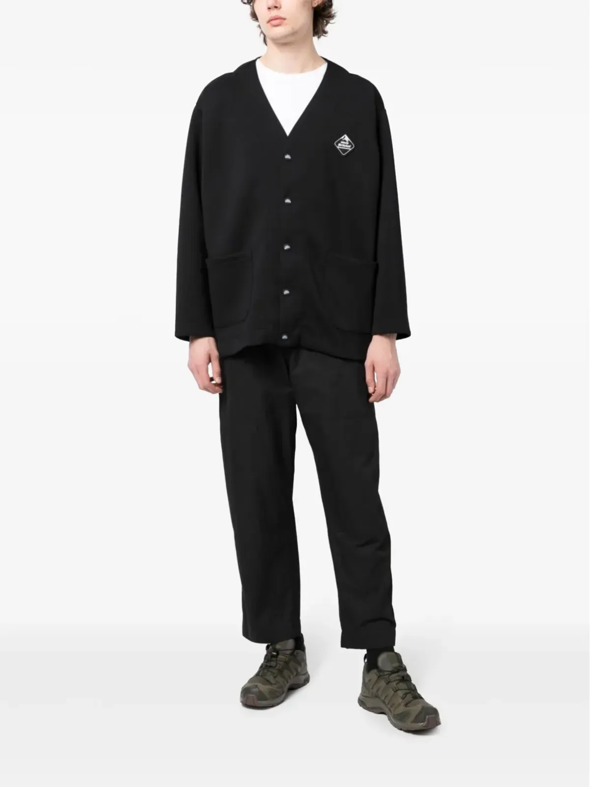 White Mountaineering ロゴパッチカーディガン ブラック - 画像2