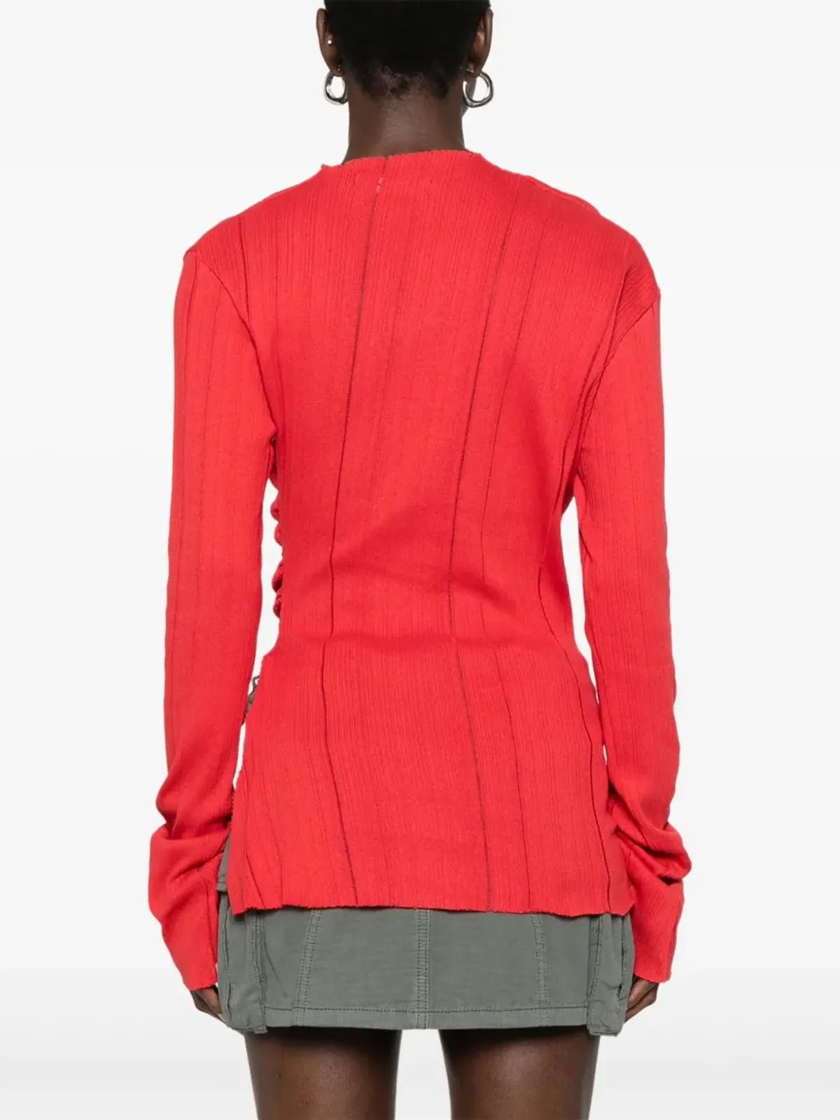 Jade Cropper レッドのスリットディテール付きニットトップ - 画像4