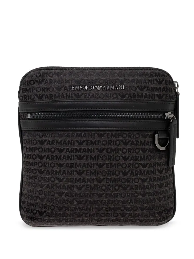 Emporio Armani Emporio Armani 全体に文字入りのメッセンジャーバッグ（グレー）の商品画像