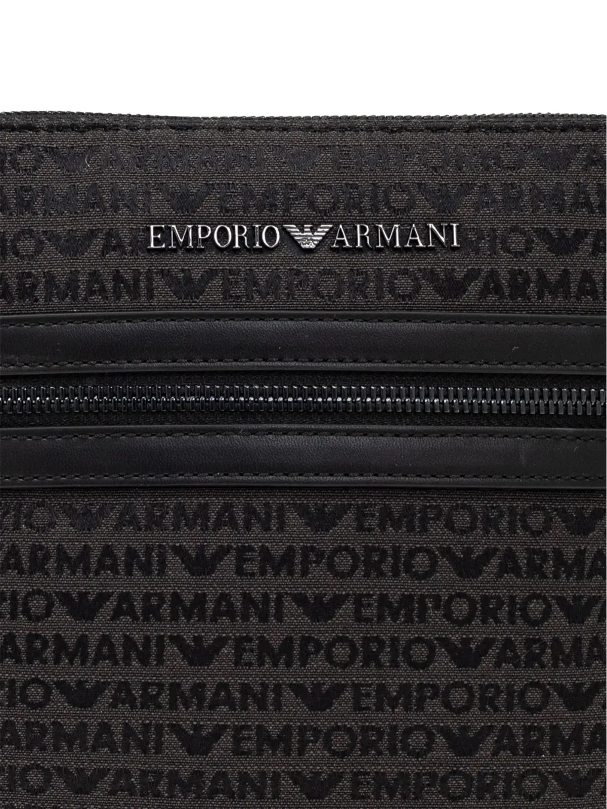 Emporio Armani 全体に文字入りのメッセンジャーバッグ（グレー） - 画像5