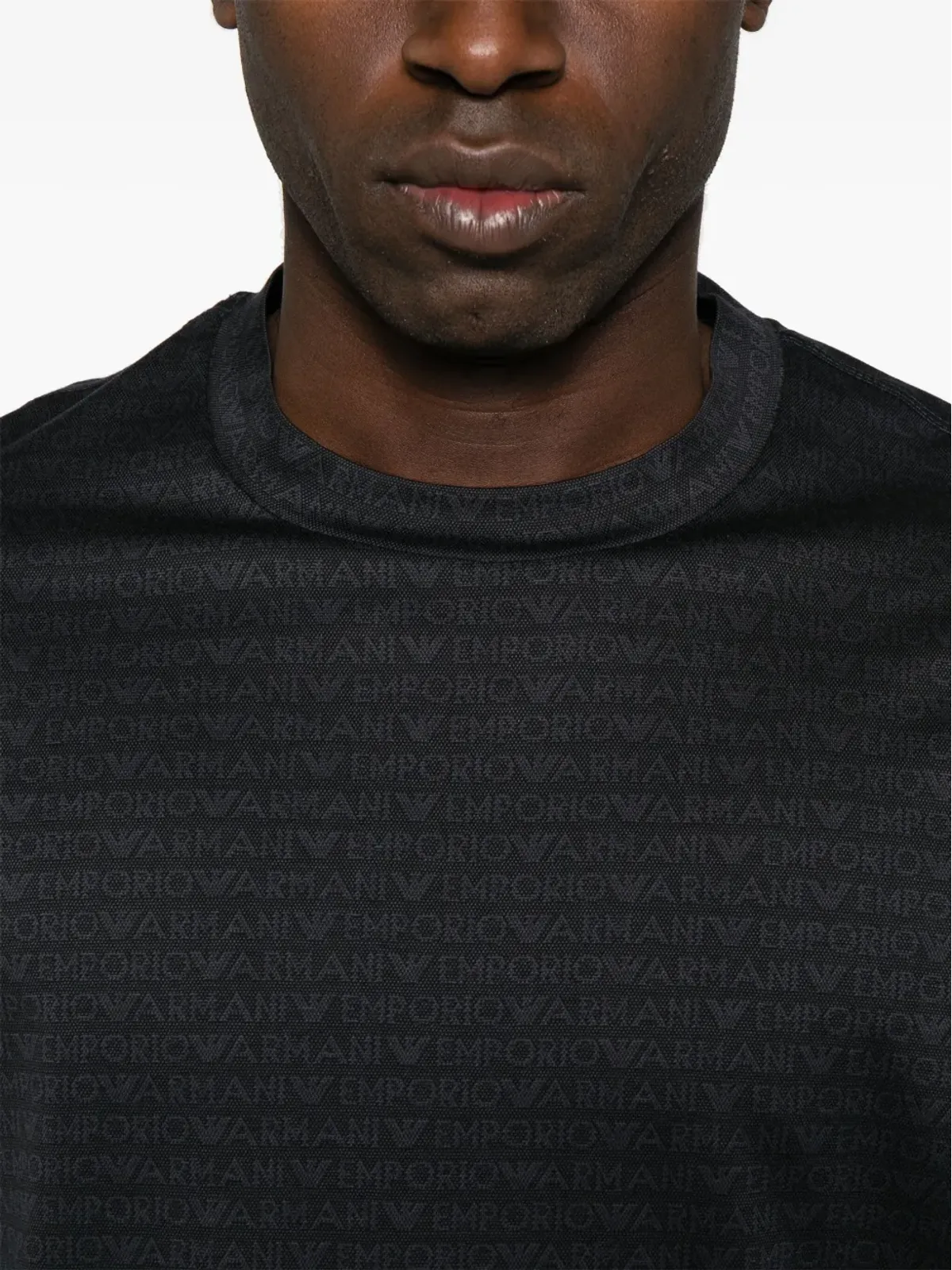 Emporio Armani モノグラムプリント Tシャツ ブラック - 画像4