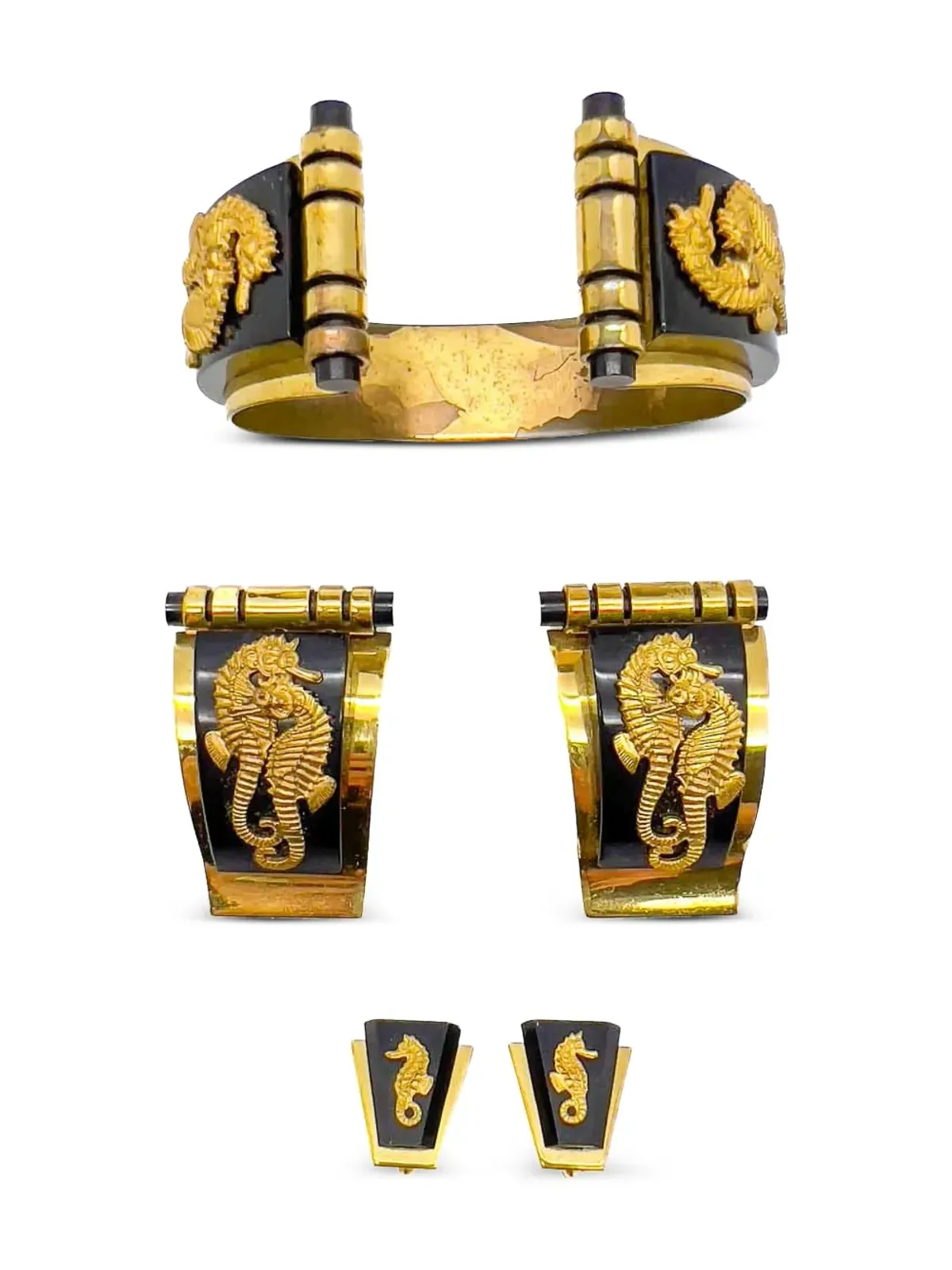 Jennifer Gibson Jewellery シーホース・スイート セット（Jean Painlevé）- ゴールド - 画像1