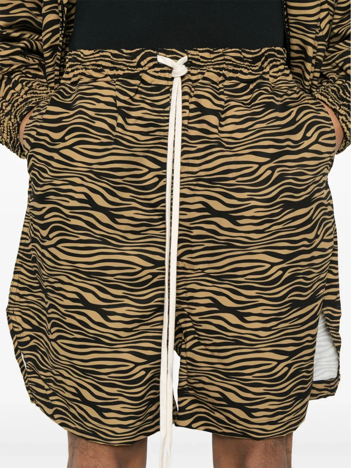 Yuiki Shimoji tiger-stripes shorts - 画像5