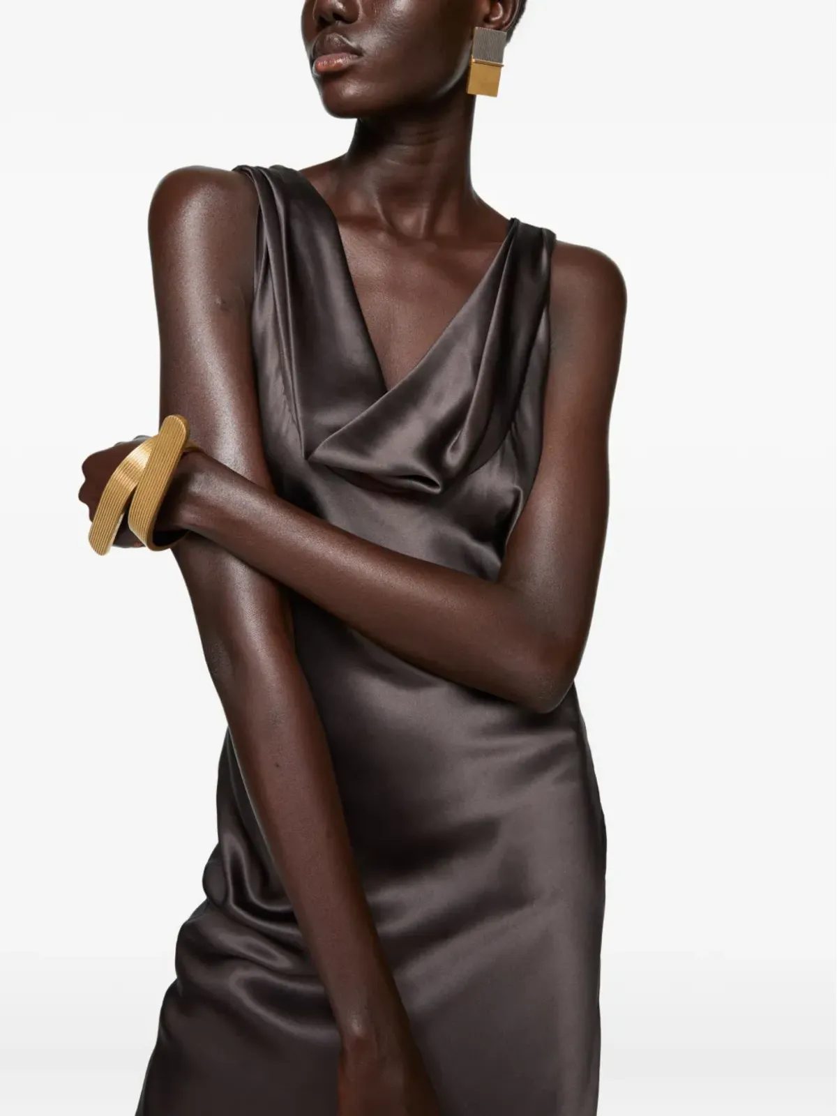 Acne Studios ブラウンのカウルネック ミディドレス - 画像5