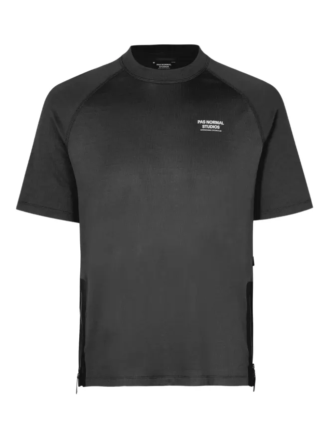 Pas Normal Studios Pas Normal Studios Escapism ラグランスリーブ ジップディテールTシャツの商品画像