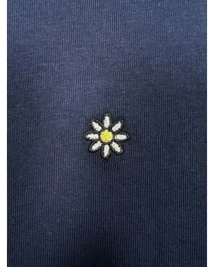 Family First 花柄刺繍のTシャツ - サムネイル4