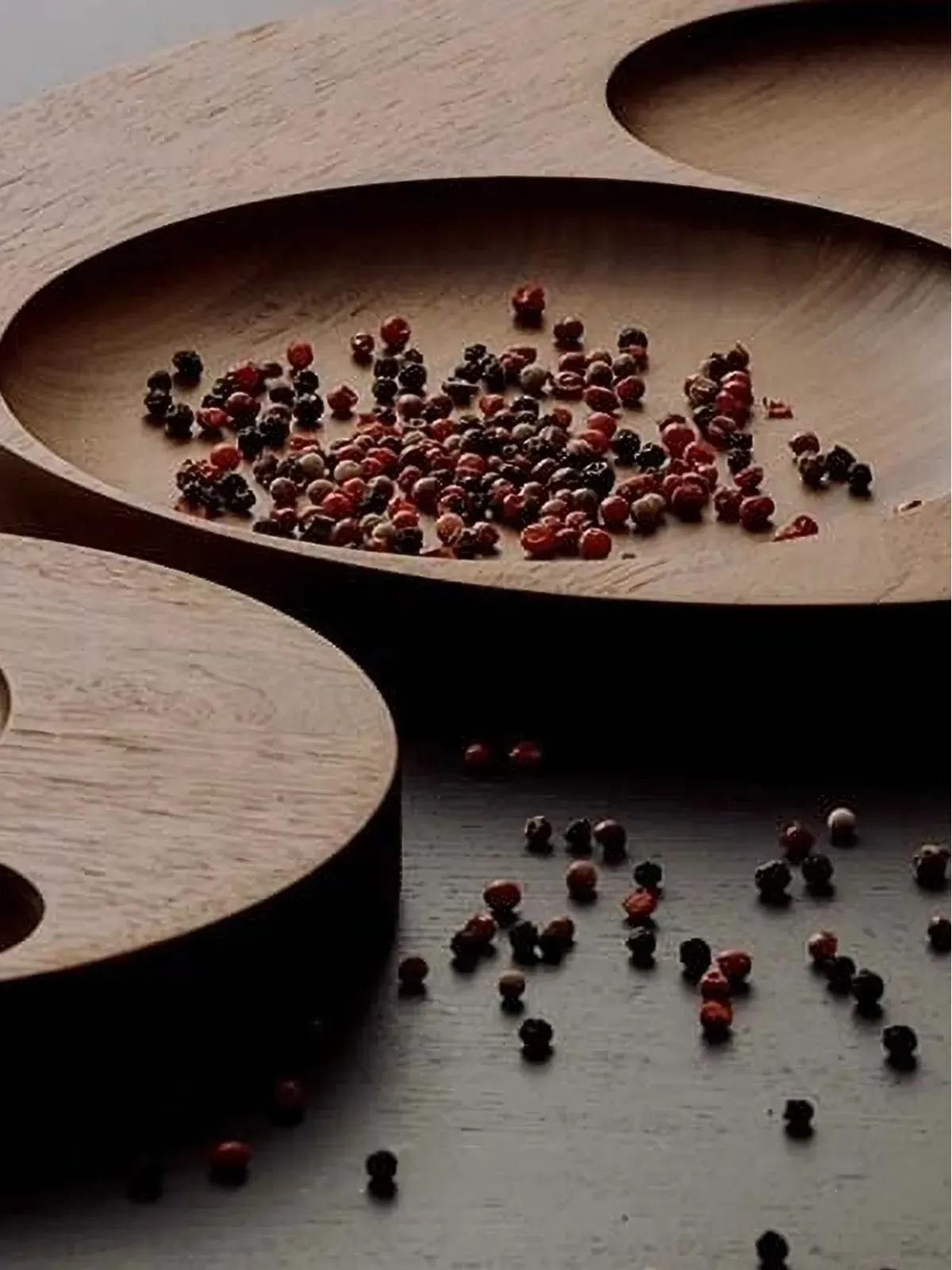 Tre Product circular-cutout wooden tray - Neutrals - 画像2