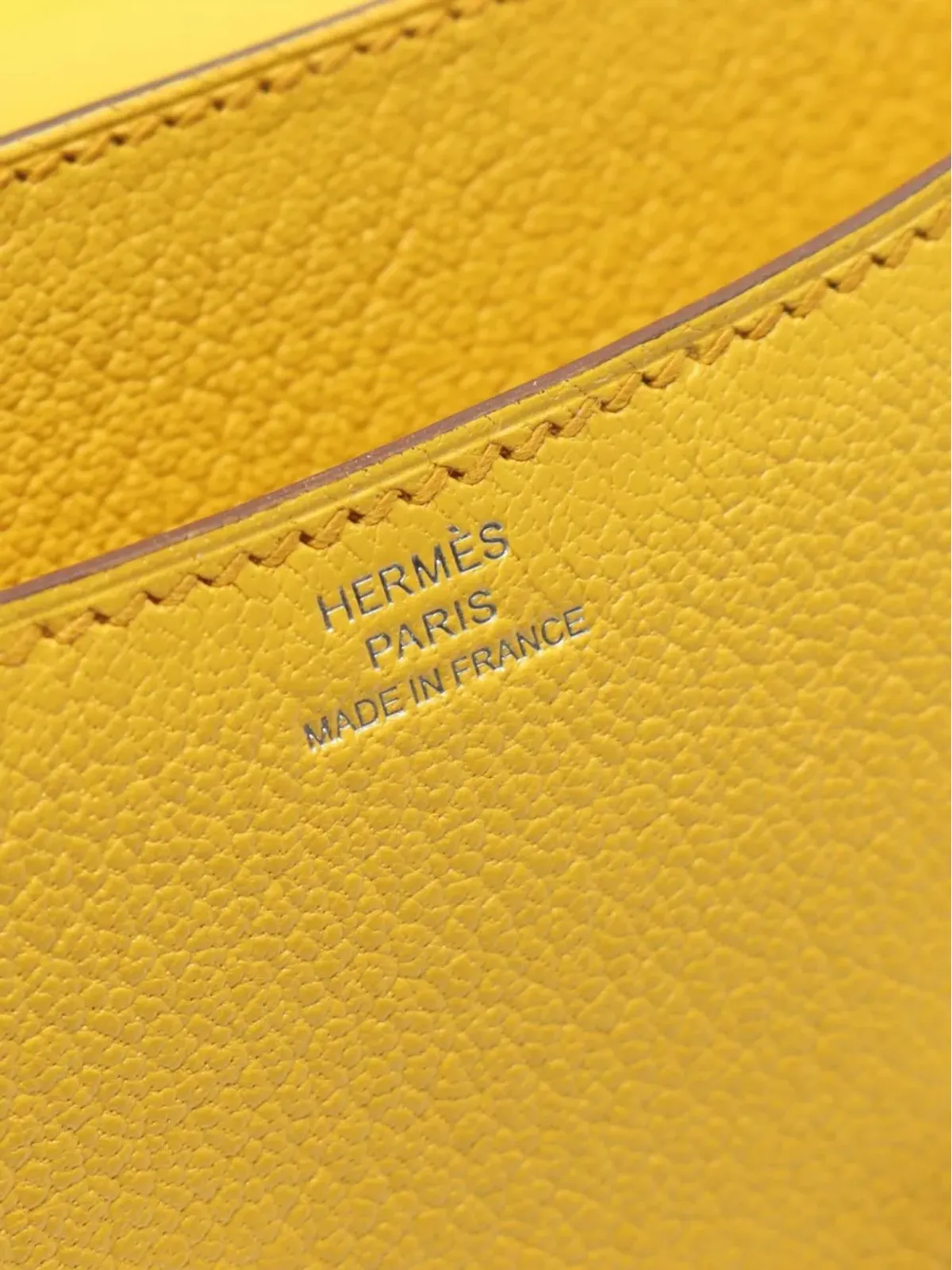ビンテージ Hermès 2023 ミニ Constance 3 ショルダーバッグ - イエロー - 画像5