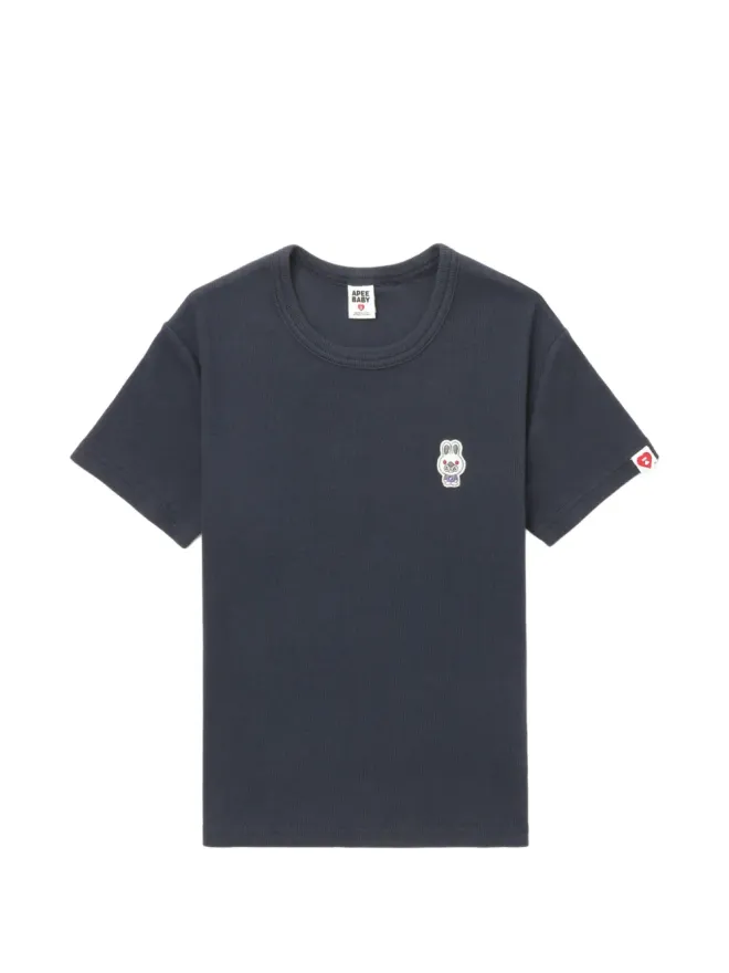 APEE™ by *A BATHING APE® APEE™ by A BATHING APE アップリケ入りTシャツの商品画像