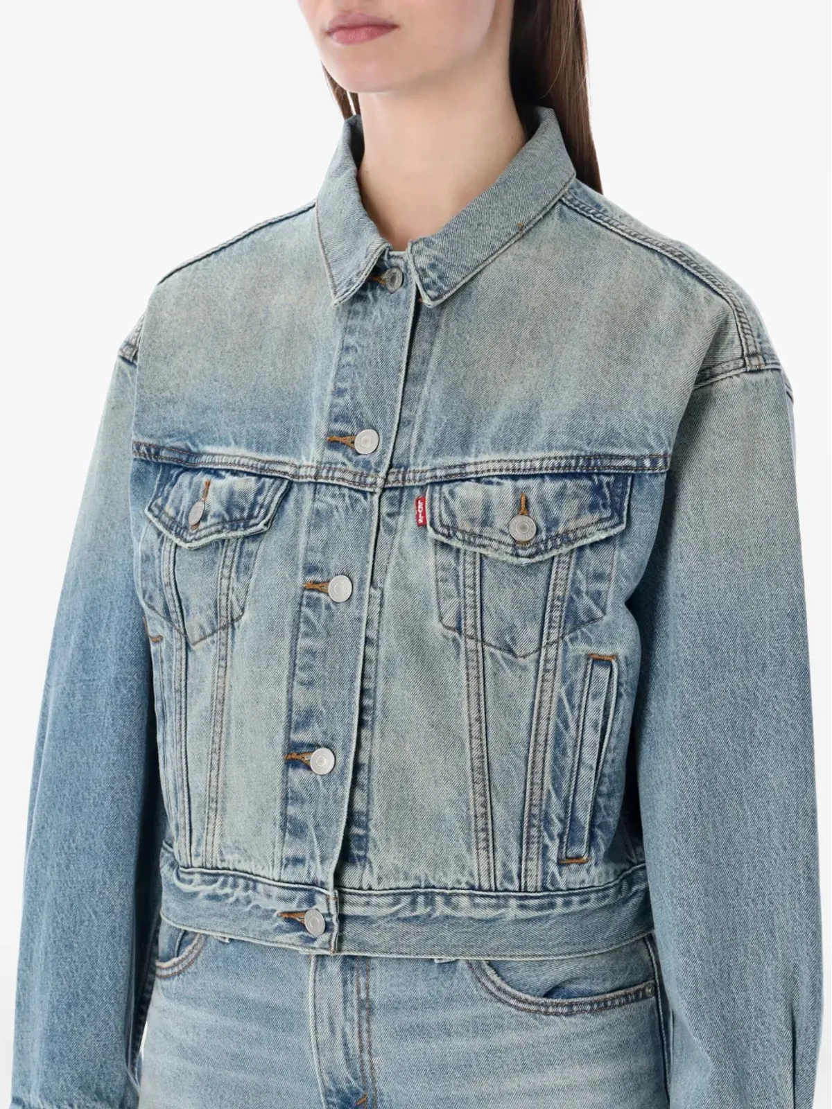 Levi's クロップド90年代風 ボタン付きデニム トラッカージャケット - 画像2