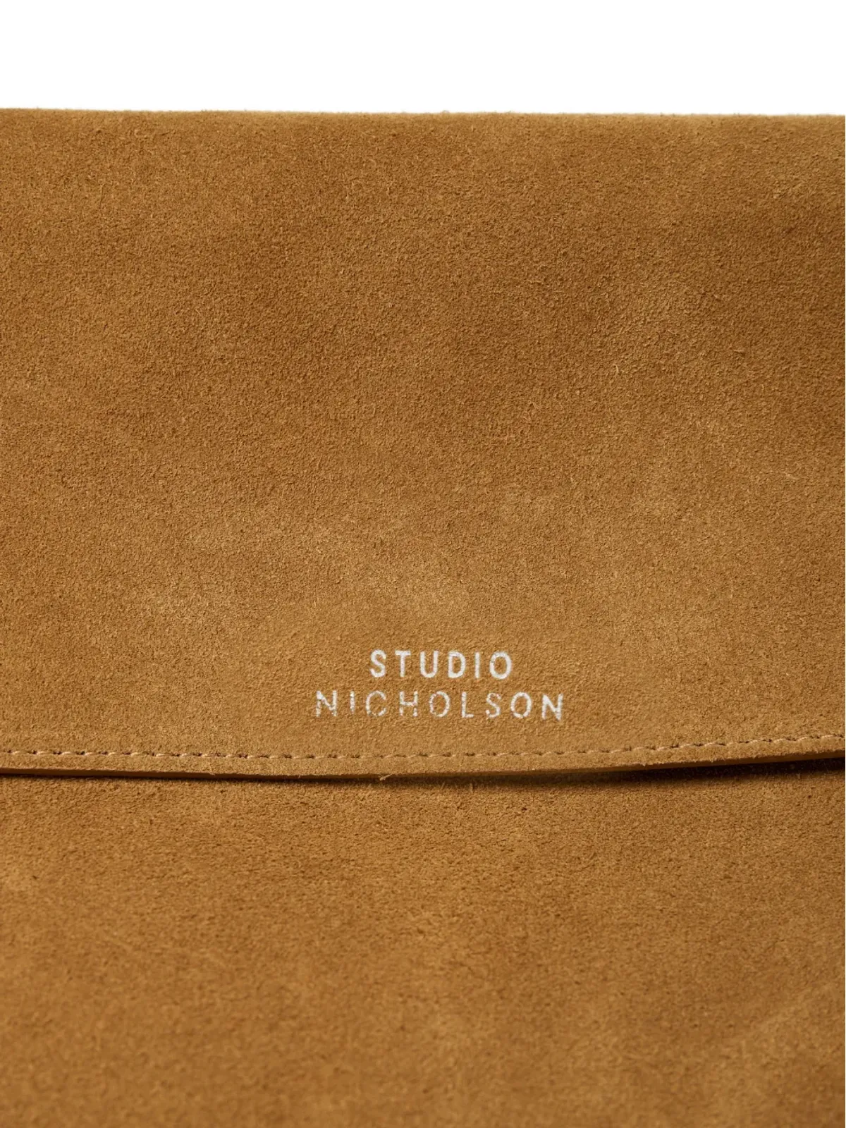 Studio Nicholson シビロ トラペゾイド マグネット式 スエード バッグ - ブラウン - 画像5