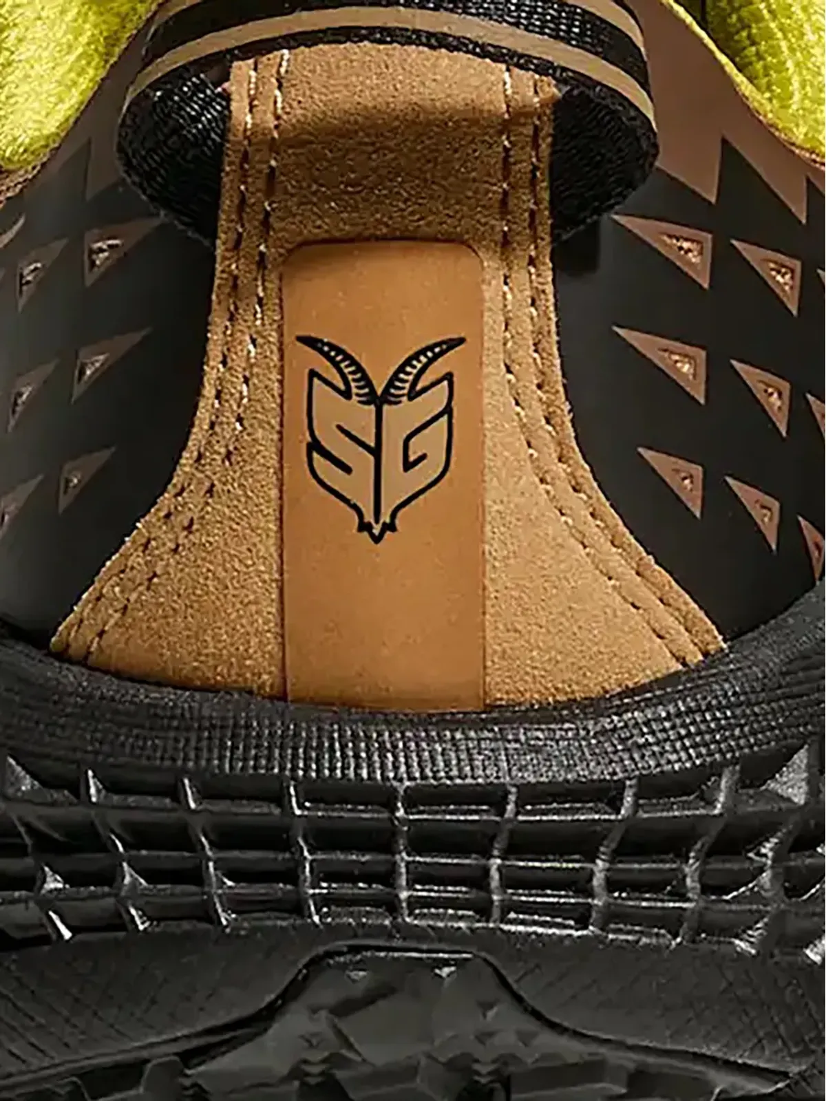 HOKA Speedgoat 2 ジオメトリックパターン スニーカー - 画像4