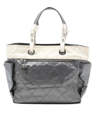 CHANEL Vintage ビカラー キルテッド コーテッドキャンバス パリ・ビアリッツ トートバッグ - グレー - サムネイル1