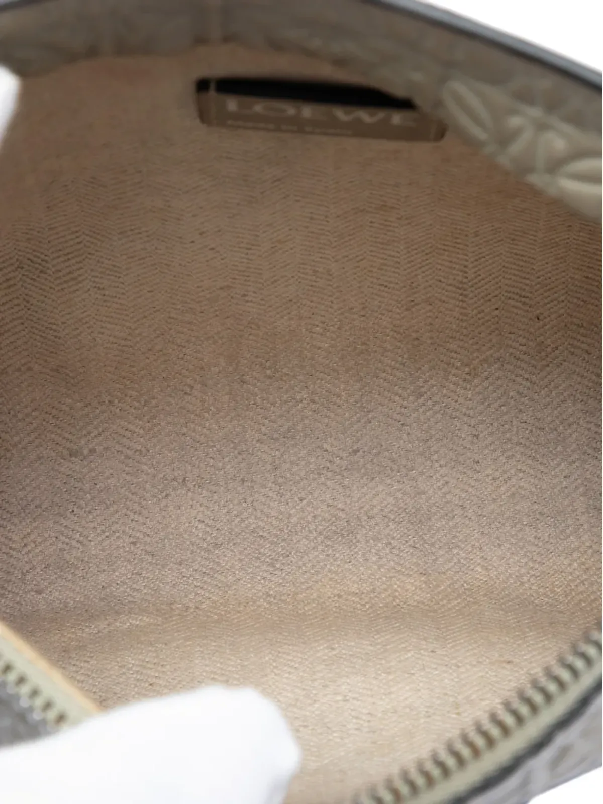 Loewe Pre-Owned 2016 Embossed Calfskin Anagram Repeat T クラッチバッグ - 画像5