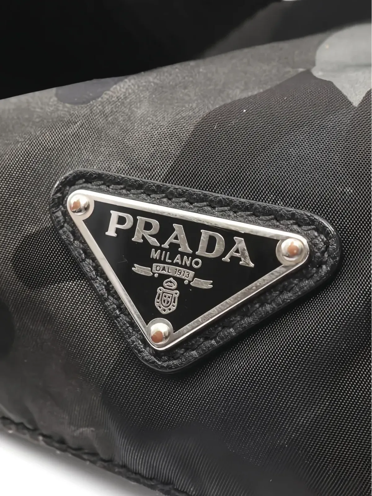 Prada Pre-Owned 2000s カモフラージュ柄 ロゴプレート付き ショルダーバッグ - グレー - 画像5