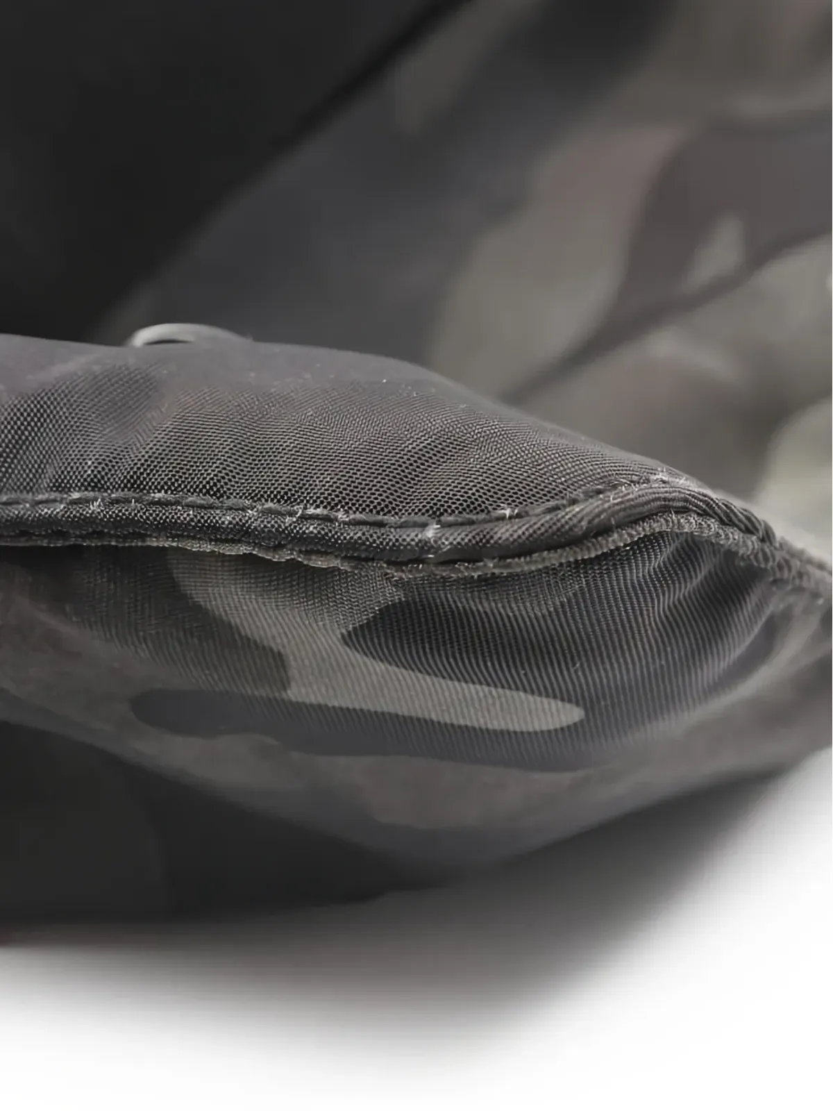 Prada Pre-Owned 2000s カモフラージュ柄 ロゴプレート付き ショルダーバッグ - グレー - 画像4