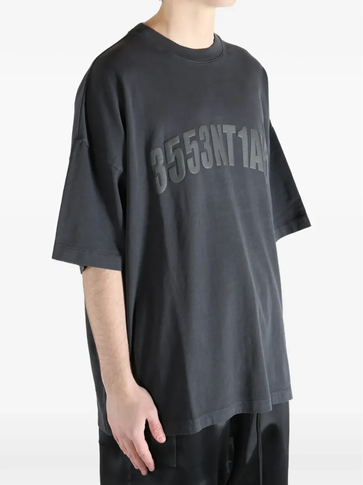 FEAR OF GOD ESSENTIALS エンボス加工Tシャツ グレー - 画像4