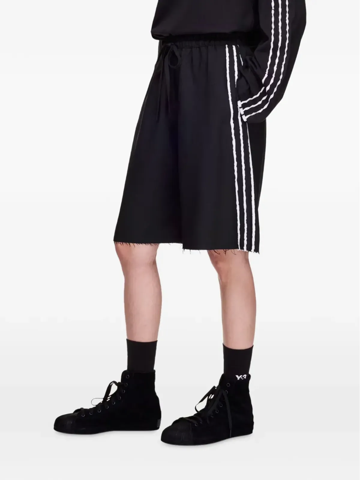 Y-3 3ストライプ装飾フリンジショートパンツ - 画像2