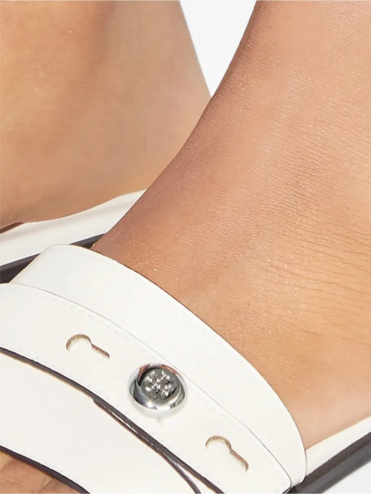 Tory Burch ハードウェアトリム フラットサンダル - 画像2