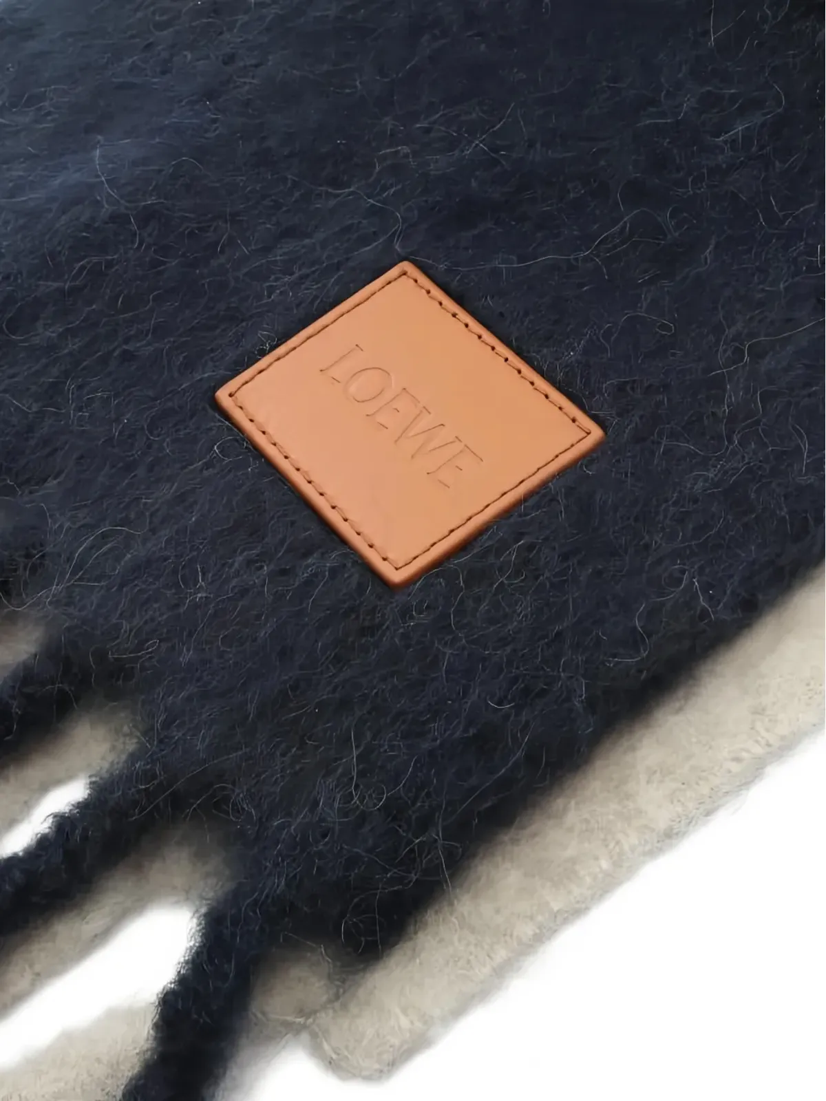 Loewe ビンテージ 2020年代のフリンジ付きスカーフ - 画像2