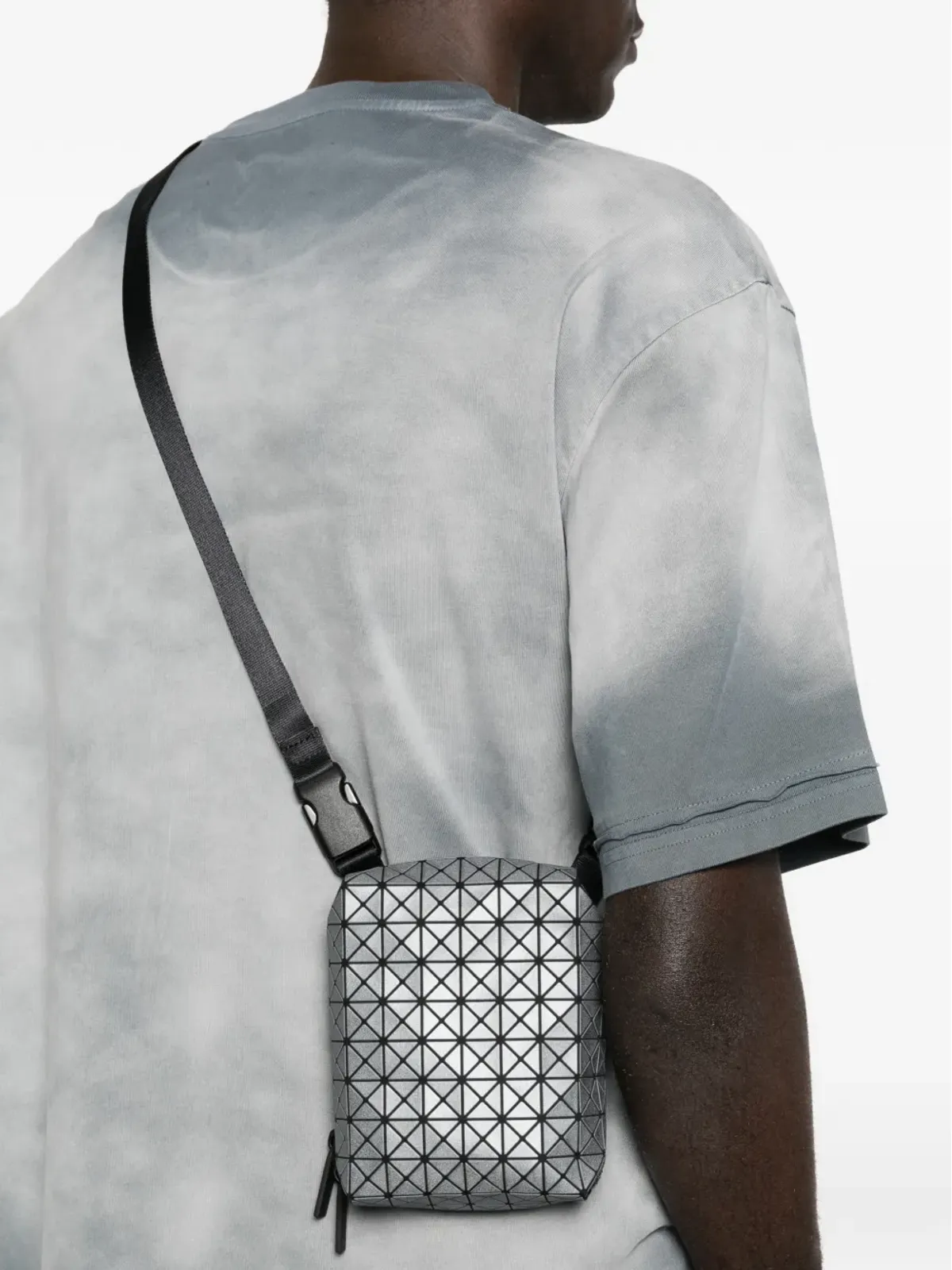 Bao Bao Issey Miyake ジオメトリックデザイン ジップファスナー付き メッセンジャーバッグ - グレー - 画像2