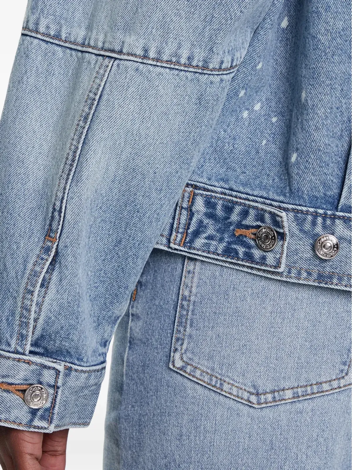 Calvin Klein ボタン付きライトデニムジャケット - ブルー - 画像5