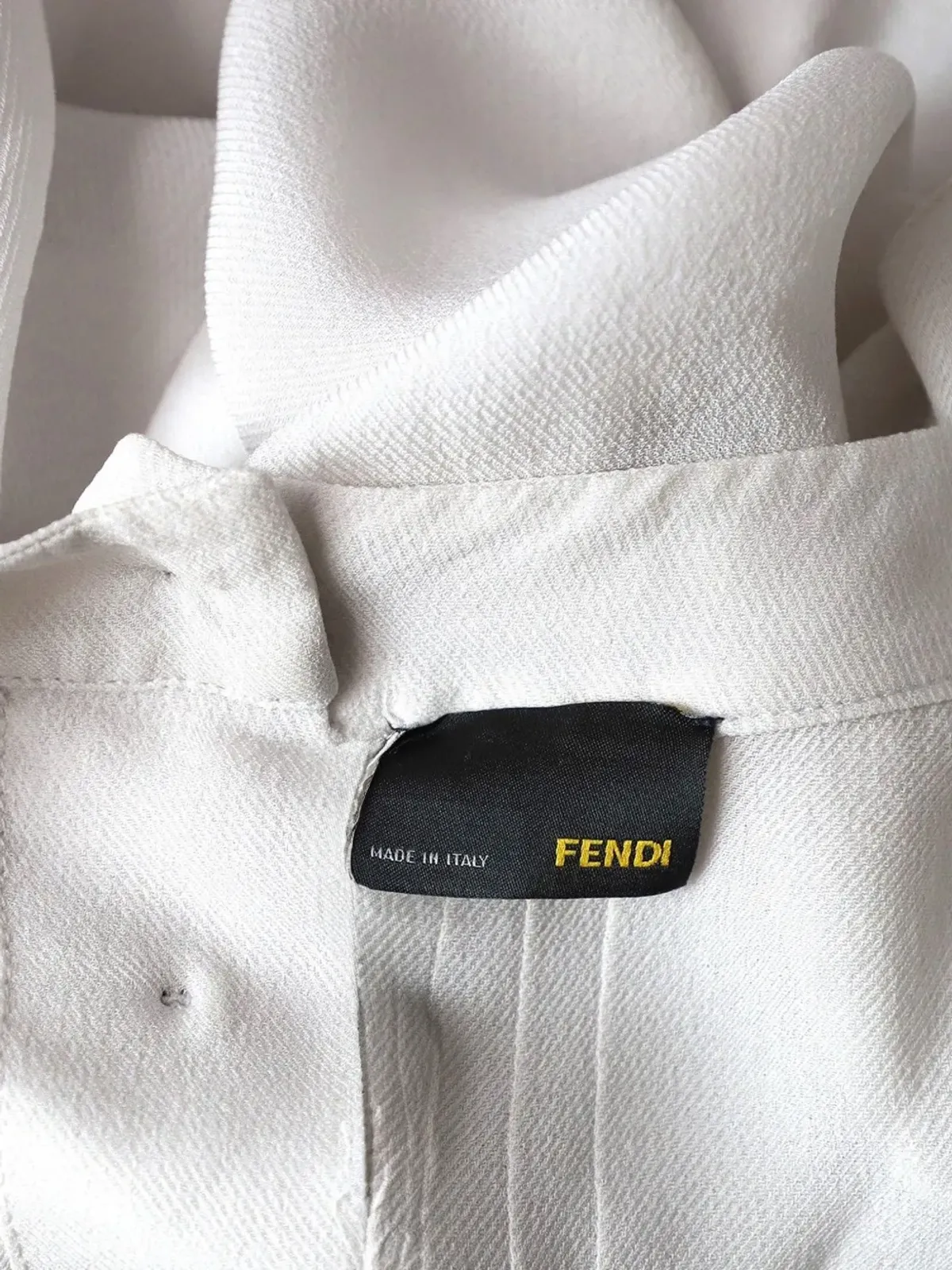 Fendi Pre-Owned ラッフルVネック ブラウス（ホワイト） - 画像4