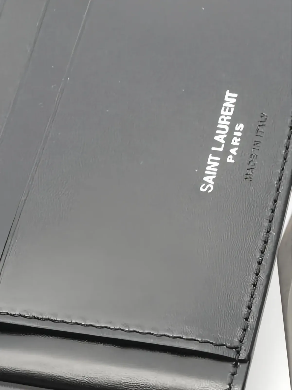 Saint Laurent Pre-Owned ロゴアップリケ レザー マネークリップ付き 二つ折り財布 ブラック - 画像4
