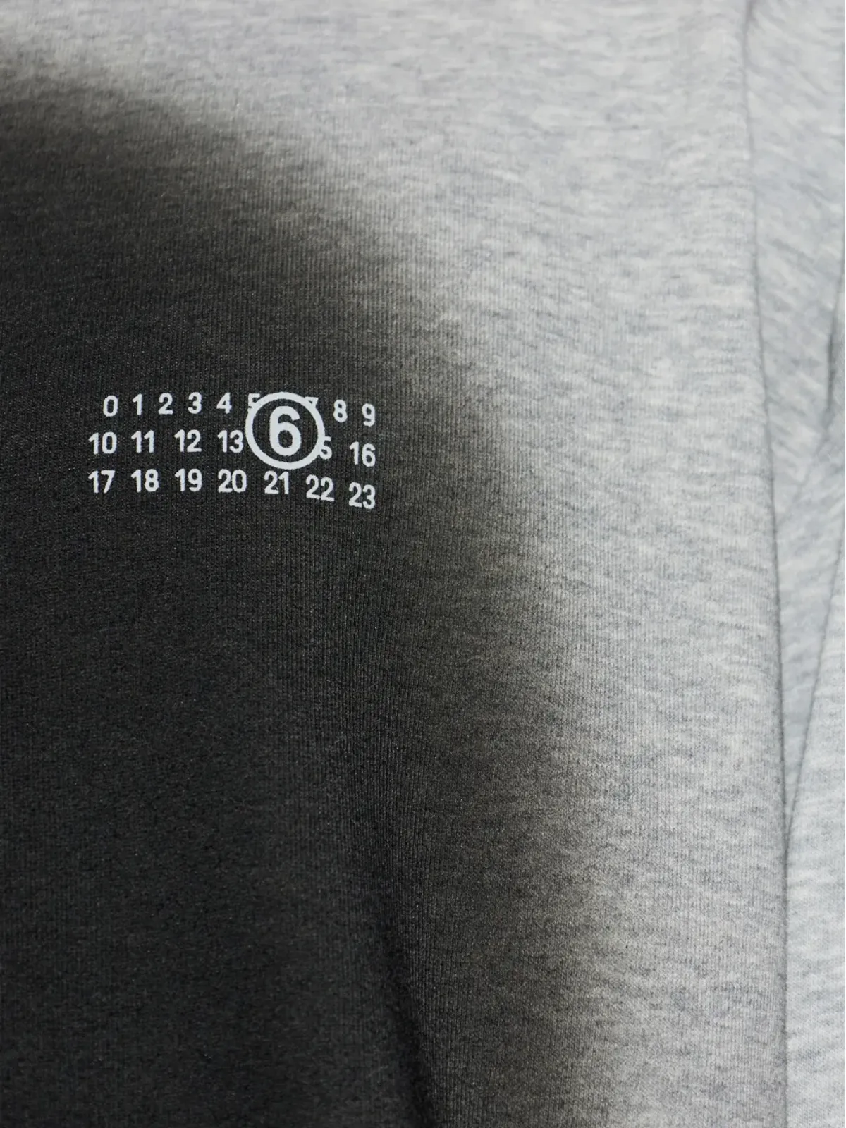 MM6 Maison Margiela スプレー塗装ロゴ フーディー - 画像5