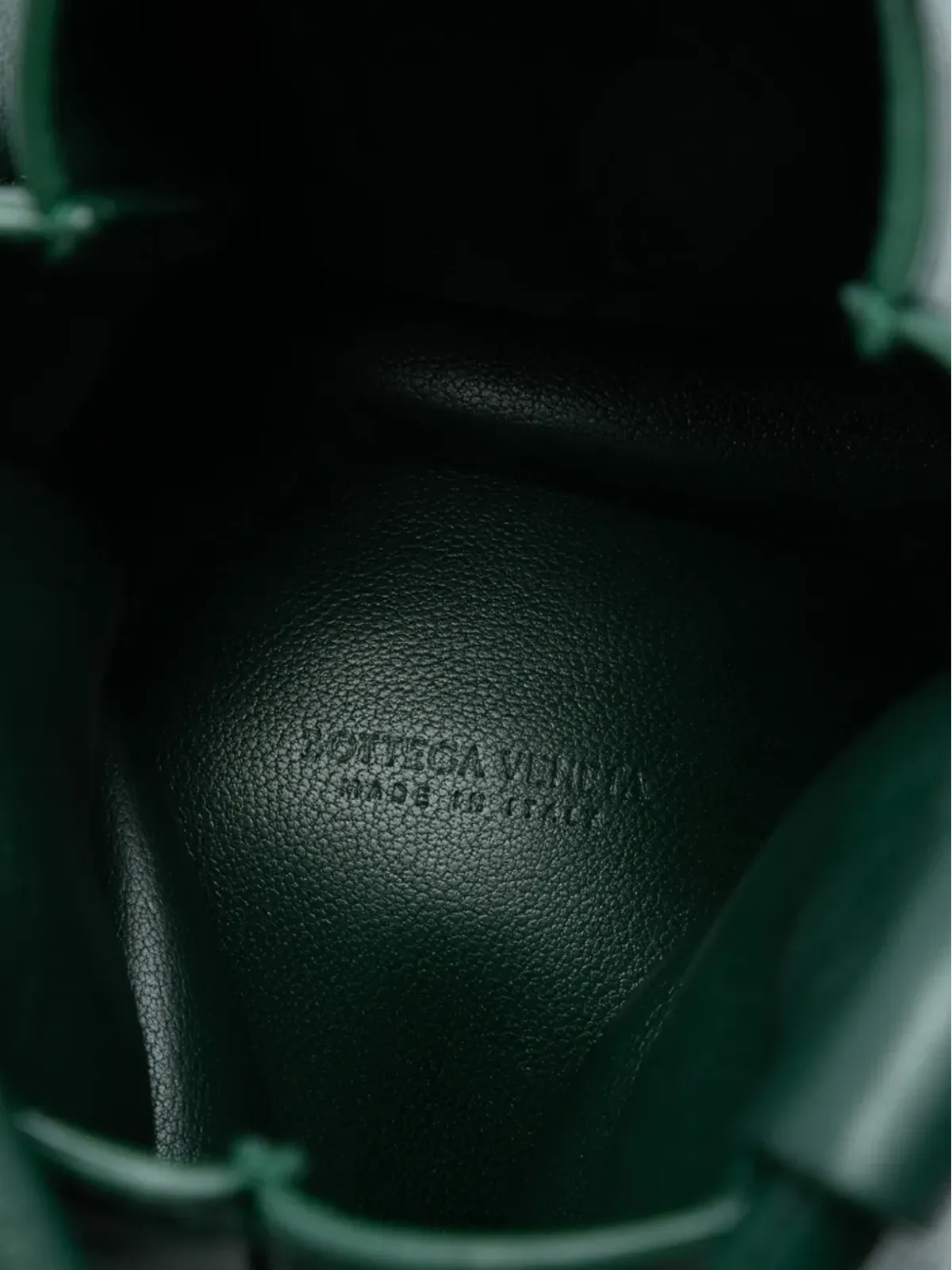Bottega Veneta ビンテージ ミニラムスキン クリスタル装飾 トライアングル ハンドバッグ - グリーン - 画像5