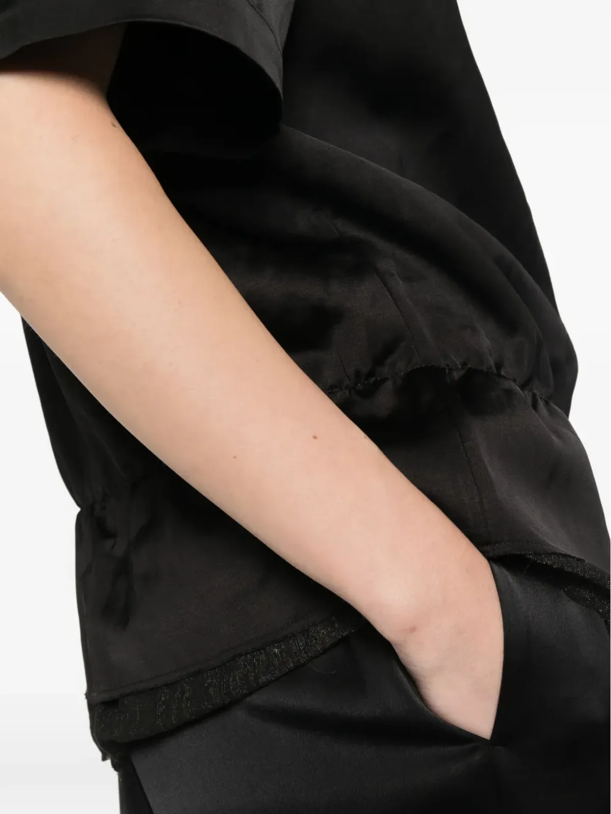TOTEME V-neck satin blouse - Black - 画像5