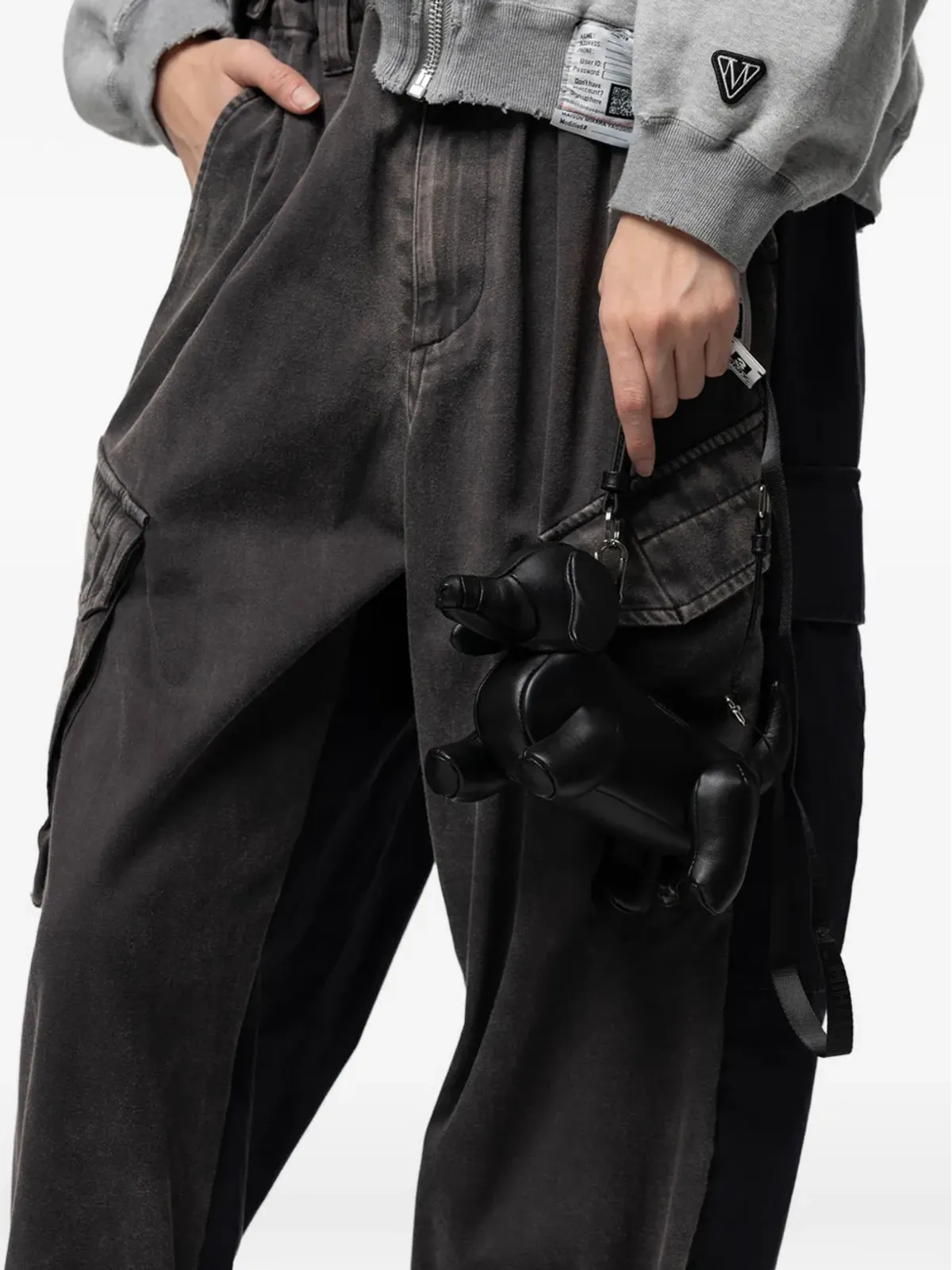 Maison MIHARA YASUHIRO ダックスフンド型ミニバッグ ブラック - 画像3